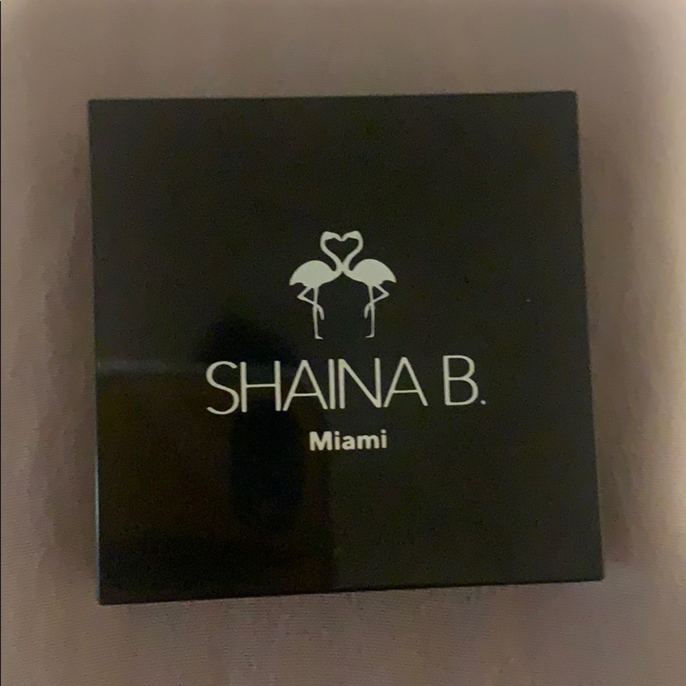 Mini eyeshade pallet